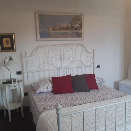 Silvi Piscina Sauna E Hot Tub Couette-café 4*