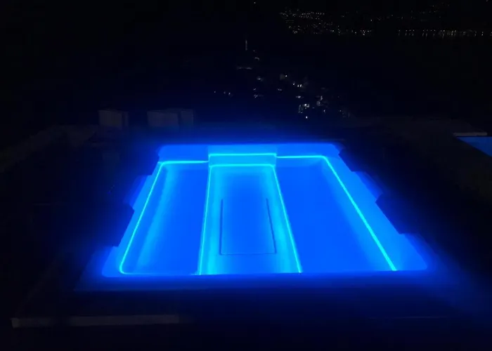 فندق مبيت وإفطار Silvi Piscina Sauna E Hot Tub Perledo